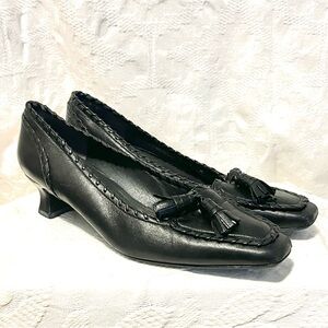 Stuart Weitzman Vintage Black Leather Kitten Heels, Size 8